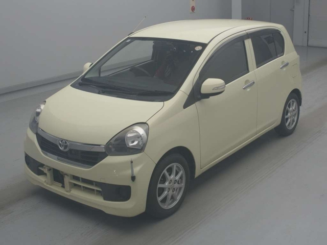 TOYOTA PIXIS — фото
