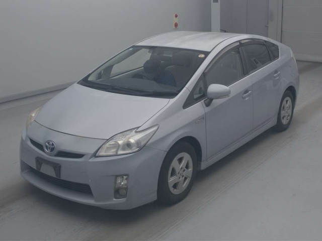 TOYOTA PRIUS — фото