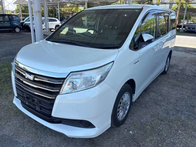 TOYOTA NOAH