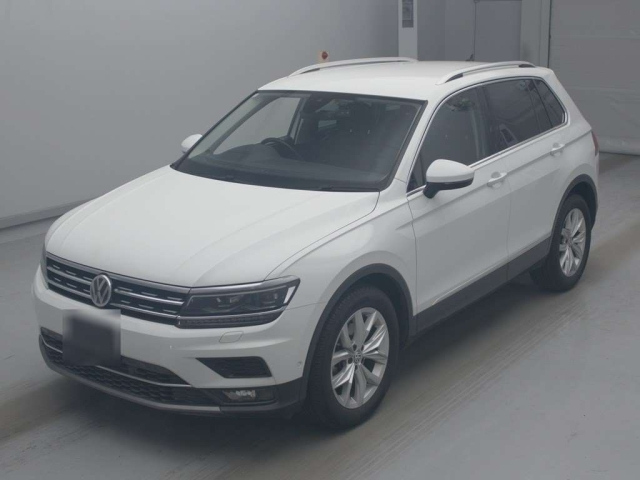 VOLKSWAGEN TIGUAN — фото