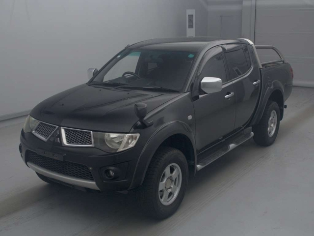 MITSUBISHI TRITON — фото