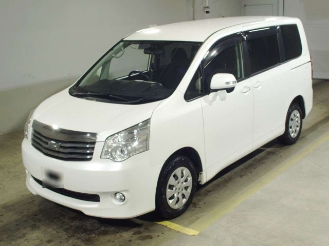 TOYOTA NOAH — фото