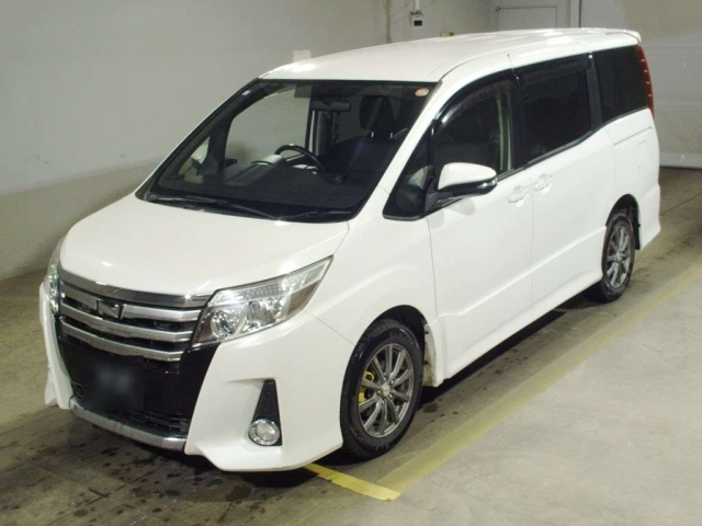TOYOTA NOAH — фото