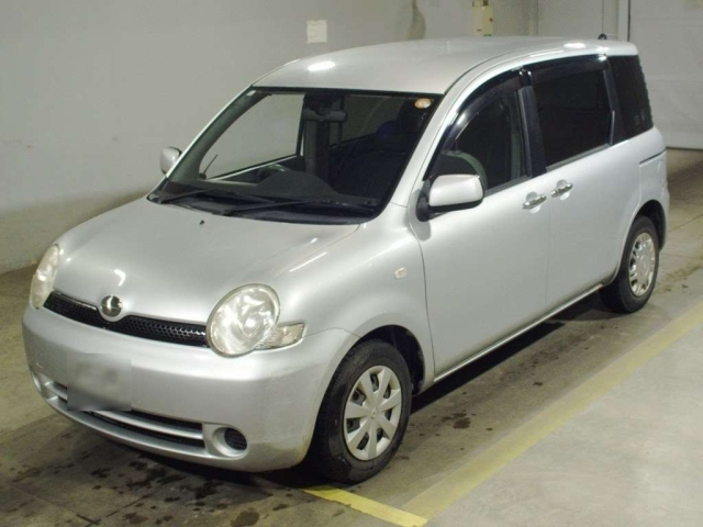 TOYOTA SIENTA — фото