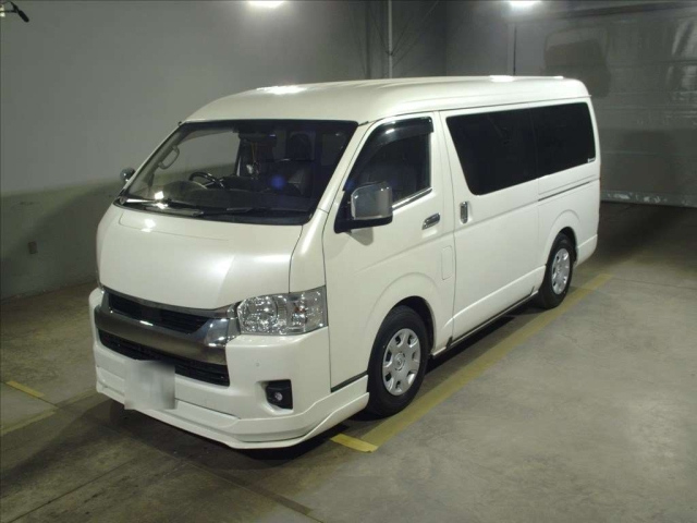 TOYOTA HIACE