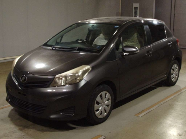TOYOTA VITZ — фото