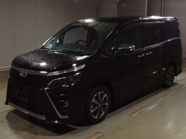 TOYOTA VOXY — фото