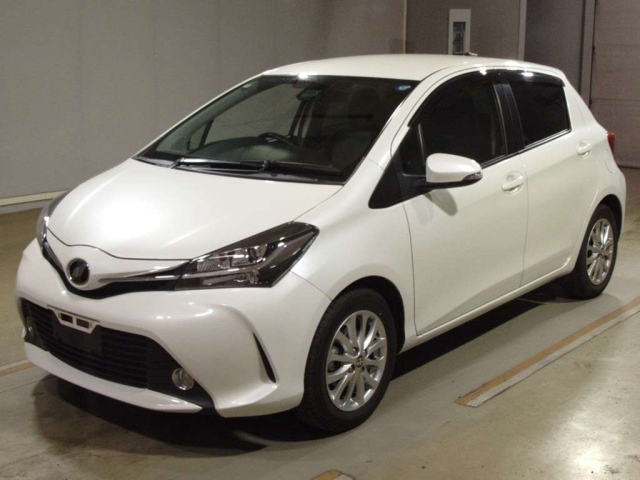 TOYOTA VITZ — фото