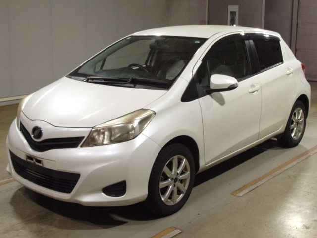 TOYOTA VITZ — фото