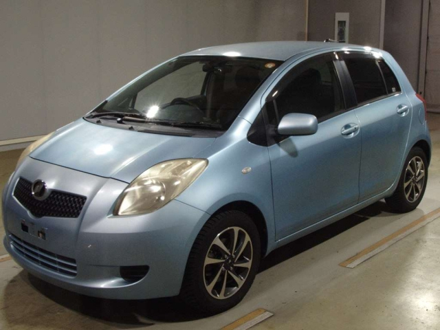 TOYOTA VITZ — фото