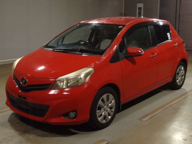 TOYOTA VITZ — фото