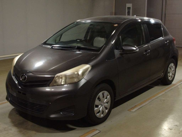 TOYOTA VITZ — фото