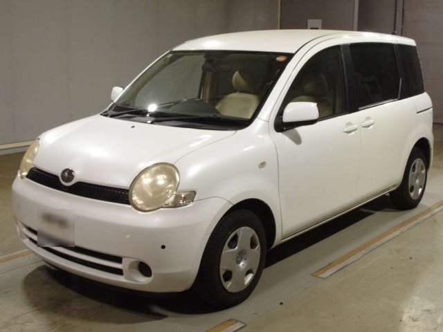 TOYOTA SIENTA — фото