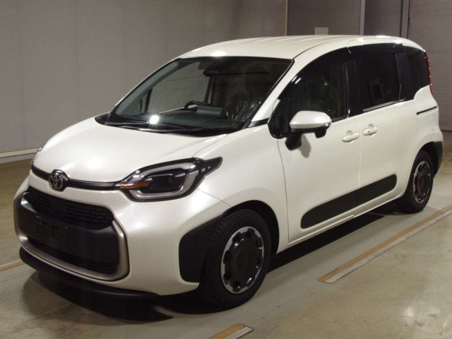 TOYOTA SIENTA — фото