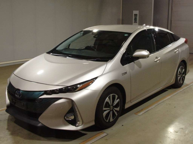 TOYOTA PRIUS — фото