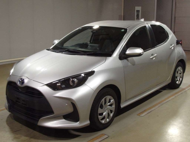 TOYOTA YARIS — фото