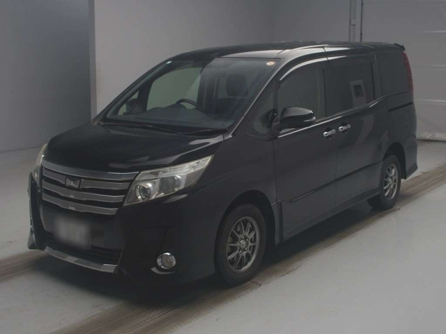 TOYOTA NOAH — фото