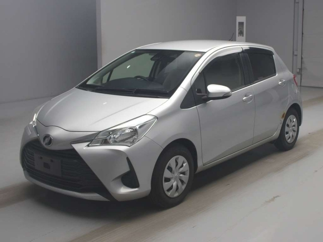 TOYOTA VITZ — фото