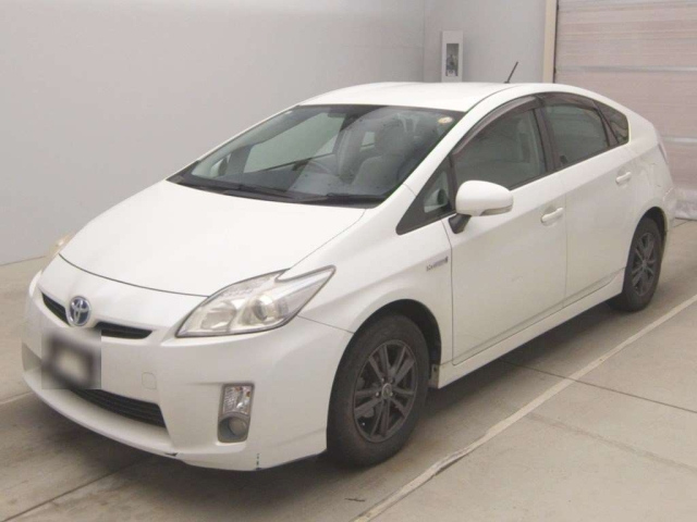 TOYOTA PRIUS — фото