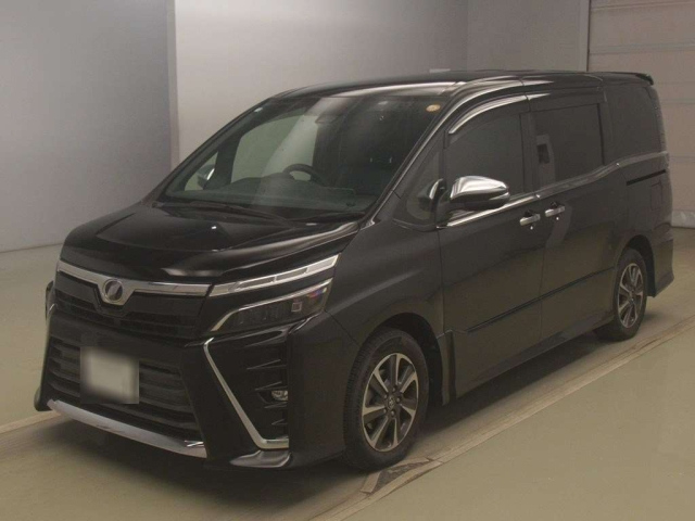TOYOTA VOXY — фото