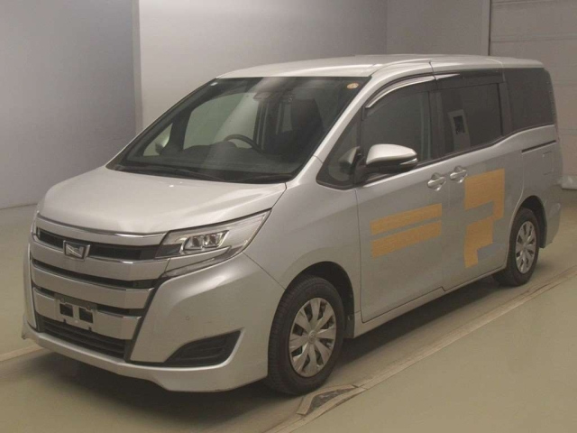 TOYOTA NOAH — фото