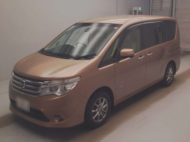 NISSAN SERENA — фото