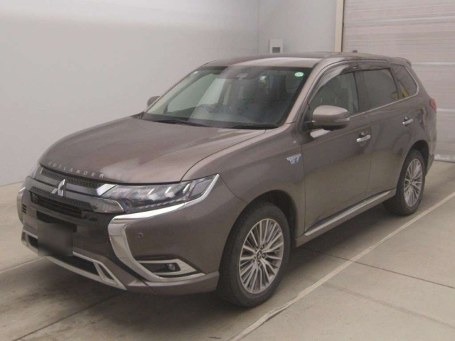 MITSUBISHI OUTLANDER — фото