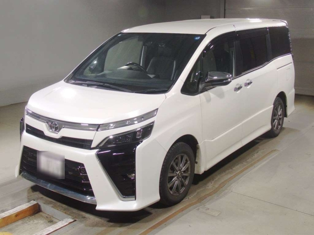 TOYOTA VOXY — фото