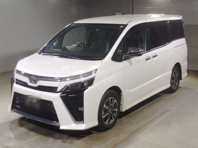 TOYOTA VOXY — фото
