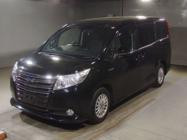 TOYOTA NOAH — фото