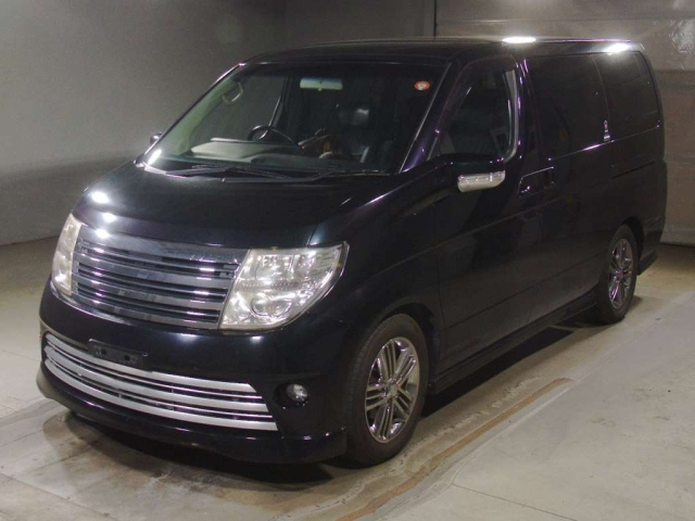 NISSAN ELGRAND — фото