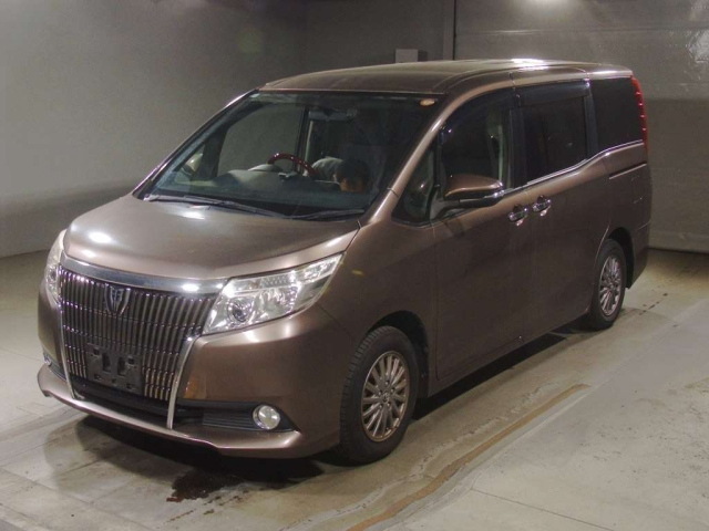 TOYOTA NOAH — фото