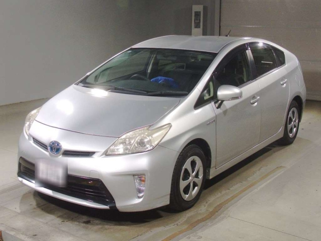 TOYOTA PRIUS — фото