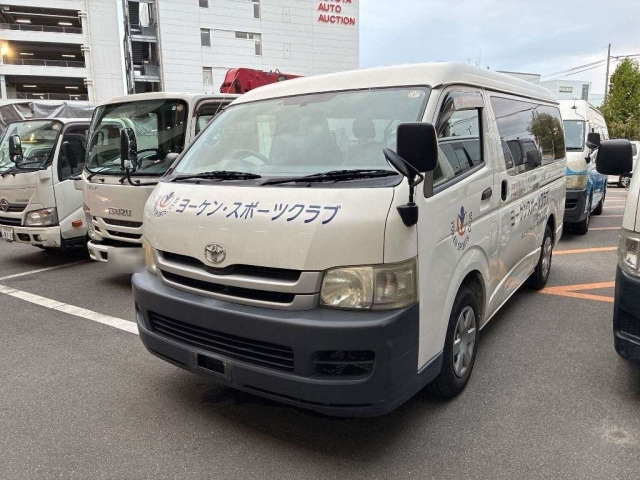 TOYOTA HIACE — фото