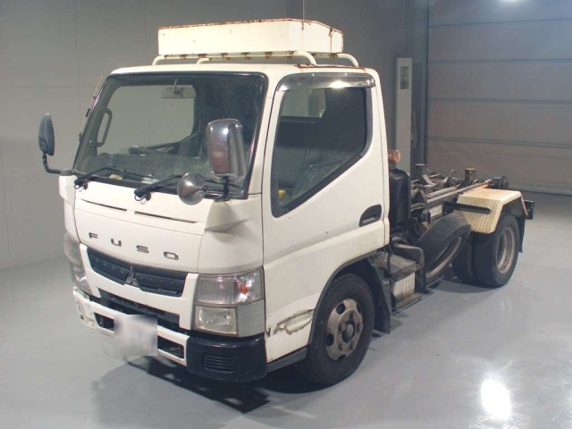 MITSUBISHI CANTER — фото