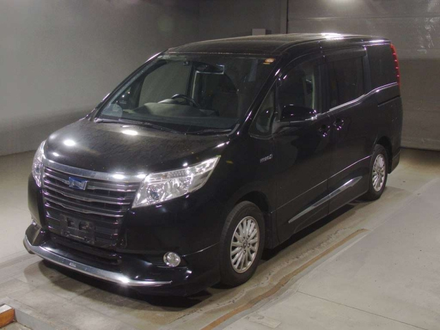 TOYOTA NOAH — фото