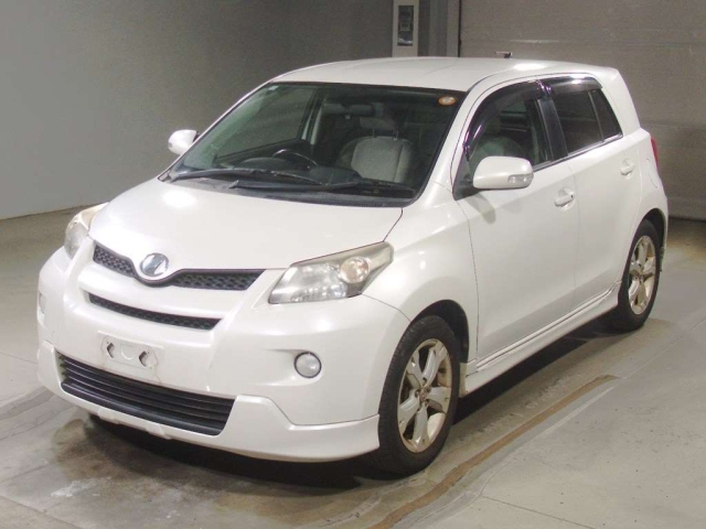 TOYOTA IST