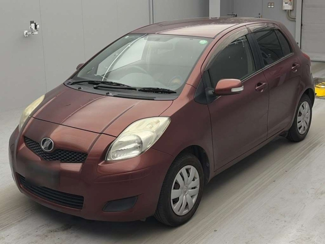 TOYOTA VITZ — фото