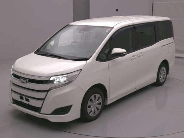 TOYOTA NOAH — фото
