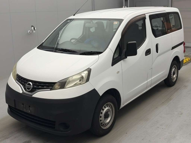 NISSAN NV200 — фото