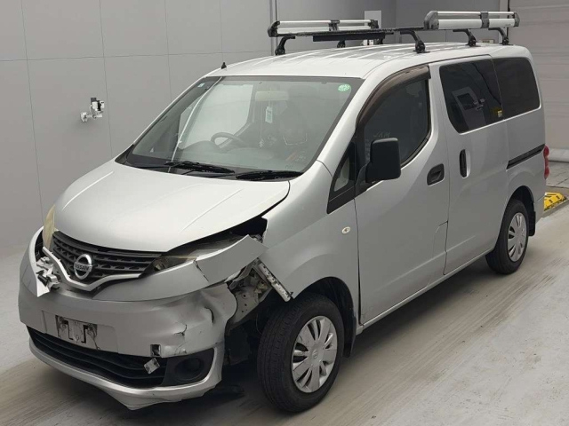 NISSAN NV200 — фото
