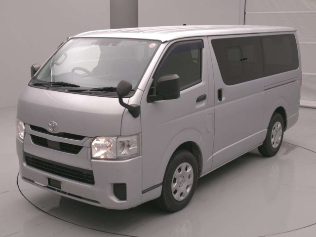 TOYOTA HIACE — фото