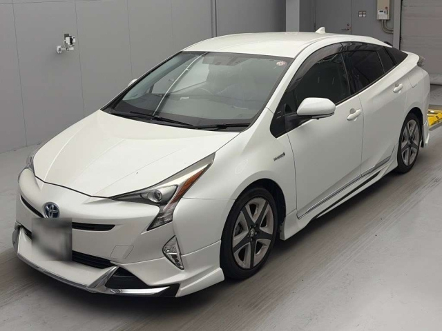TOYOTA PRIUS — фото