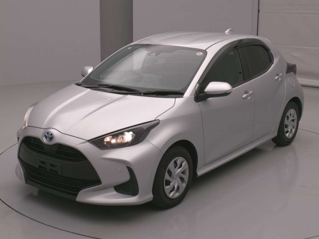 TOYOTA YARIS — фото