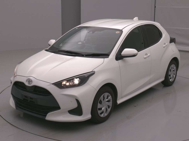 TOYOTA YARIS — фото