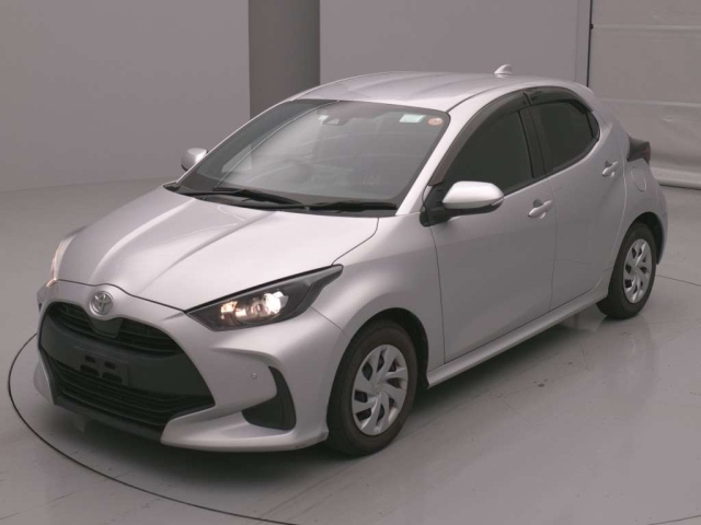 TOYOTA YARIS — фото