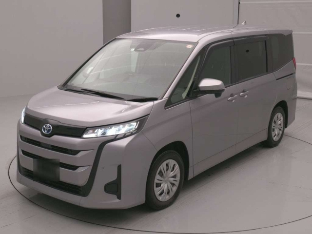 TOYOTA NOAH — фото