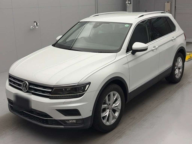 VOLKSWAGEN TIGUAN — фото