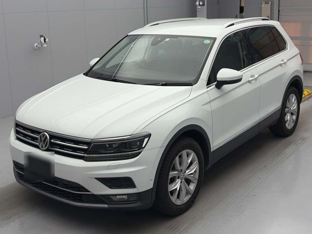 VOLKSWAGEN TIGUAN — фото