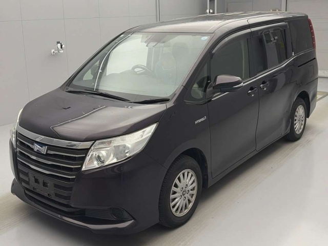 TOYOTA NOAH — фото